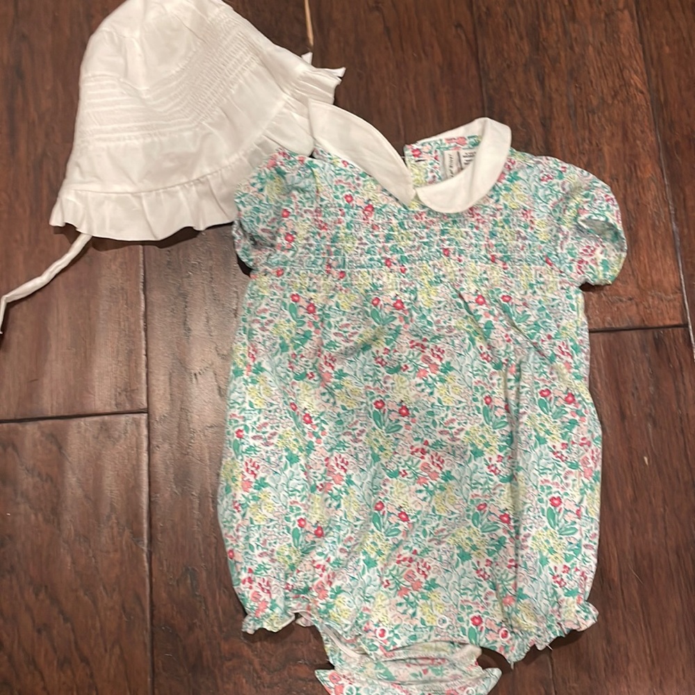 Janie and Jack floral bubble romper with matching bonnet. 3-6 months. EUC